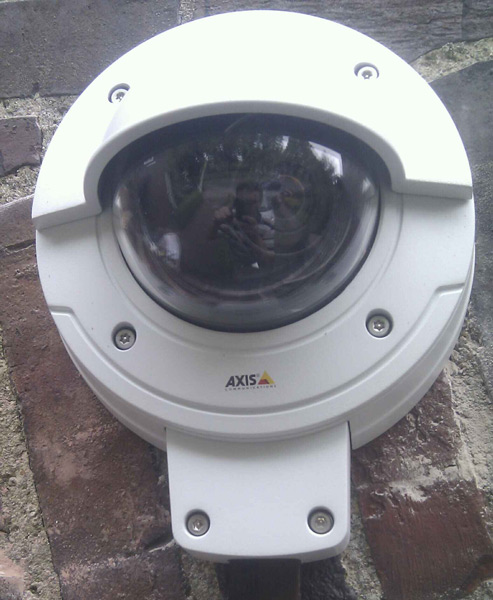 Videoüberwachung - Aussenkamera an einen Mauer montiert